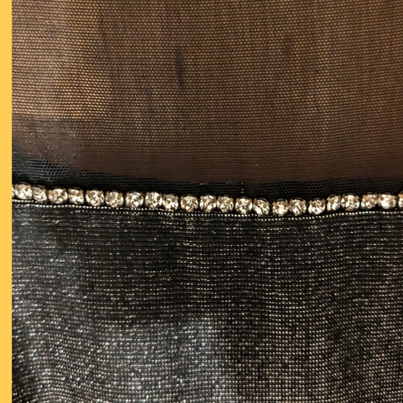 A line sleeveless evening gown - Picture 4 of 6